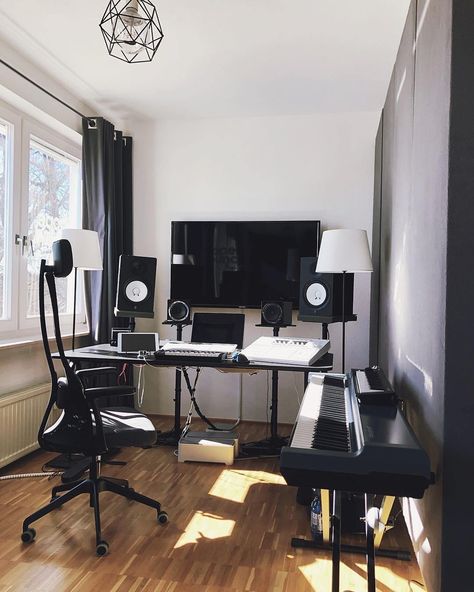 How to Transform a Spare Room into a Home Music Studio | Extra Space Storage Music Studio Room Home, Music Studio Bedroom, Bedroom Music Studio, Ruang Studio Musik, Studio Room Design, Home Studio Design, Ruangan Studio, Music Room Design, Home Recording Studio Setup