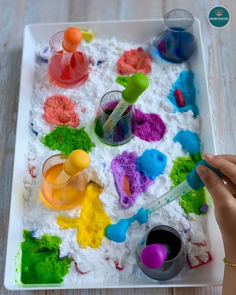 Fizzy Color Mixing Experiment, Food Coloring Science Experiments, Color Mixing Activity Preschool, Preschool Color Mixing Activities, Fizzy Painting For Kids, Science And Sensory For Toddlers, Science Week Activities For Toddlers, Fun Summer Science Experiments For Kids, Science Activities For Babies