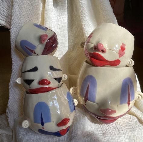 Koobism Art, Ceramic Clown Sculpture, Sculpture Art Simple, Creepy Ceramics Ideas, Clown Clay Art, Paper Clay Ideas, Creepy Clay Art Ideas, Weird Ceramic Art, Scary Ceramics