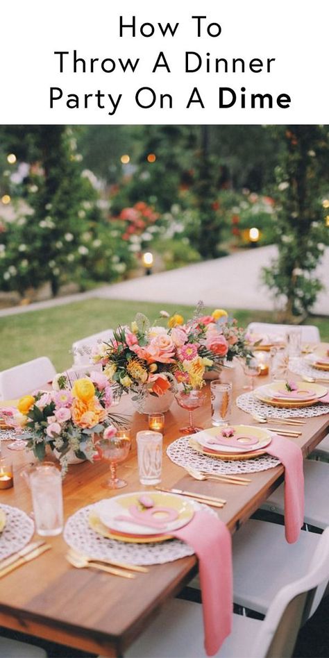Everyone wants to throw a chic dinner party, but not everyone has the budget. Here, easy and fun ways to throw a great outdoor dinner party on a budget Brunch Food Set Up Ideas, Wedding Reception Table Settings, Pink Spring Wedding, Brunch Mesa, Tablescapes Ideas, Spring Wedding Centerpieces, Brunch Table Setting, Wildflower Wedding Theme, Backyard Dinner Party