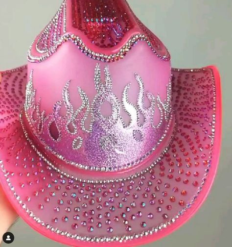 Space Cowgirl Costume Halloween, Cowgirl Costume College, Cowgirl Costume Kids, Cowgirl Costume Diy, Cowgirl Costume Halloween, Space Cowgirl Costume, Traje Cowgirl, Cowgirl Halloween Costumes, Neon Cowboy