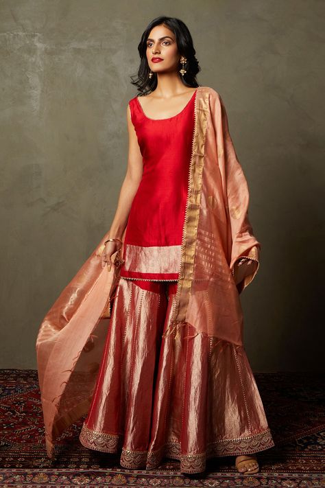 Suit Designs Indian Style Silk, Red Gharara Outfit, Lehenga With Short Kurti, Red Contrasting Colors, Red Gharara, Kurta Wedding, Silk Sharara, Kurta Lehenga, Dupatta Top