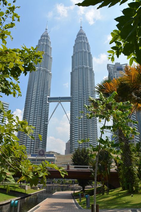 Petronas Towers in Kuala Lumpur, Malaysia Kuala Lumpur, Petronas Towers, Malaysia Travel, Amazing Buildings, Twin Towers, Famous Places, City Aesthetic, Beautiful Places To Visit, Travel Aesthetic