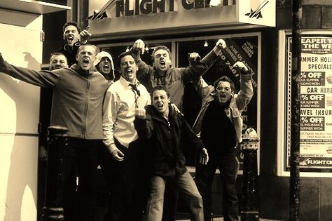 Green Street Hooligans Hooligans Style, Green Street Hooligans, Football Hooliganism, Street Film, Terry Gilliam, Holi Special, Elijah Wood, Still Picture, Green Street