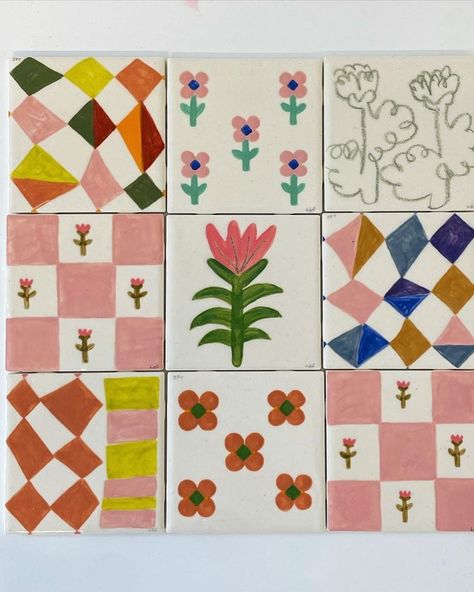 The sweetest hand painted tiles by @tonidarlingfrankk How adorable are these little squares? I always love hand painted ceramics ( you may have noticed !! 😂) So special and so original …. It’s these little details that a home, YOUR home . 🏠. ✨👌🏻🌺 #theforevercurates #creativeplatform #interiordecor #interiorstyling #statementpiece #centrepiece #oneoff #extrodinaryinteriors #memphiscolours #decorativeideas #buyonceloveforever #lovehome #homestyle #smallbatchbrand #lajambu #embroidered #a... Diy Paint Bathroom Tile, Kitchen Tiles Painted, Diy Hand Painted Tiles, Hand Painted Kitchen Tiles, Painted Coaster Ideas, Tile Painting Ideas, Hand Painted Pottery Ideas, Folk Ceramics, Hand Painted Tiles Kitchen