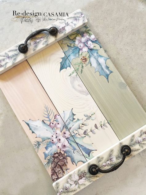 Easy Decoupage Ideas, Decor Transfers For Furniture, Transfers For Furniture, Farmhouse Serving Trays, Diy Serving Tray, Fabric Decoupage, Upcycle Diy, Decor Transfers, Decoupage Tray