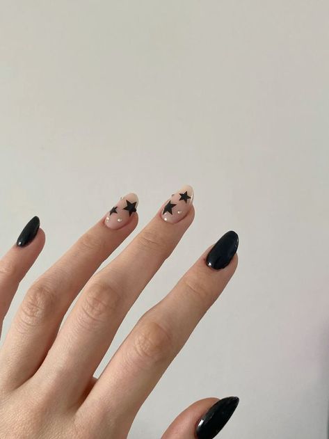 Short Black Nails Almond Shape, Simple Nail Designs Stars, Simple Nails Stars, Gel Set Nails Short, Funny Nail Poses, Dark Nail Designs Classy, Short Almond Goth Nails, Short Nails Design Black, Red Star Nails Short