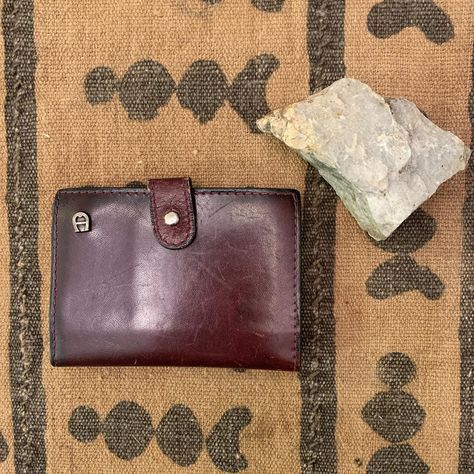 Wallet Inspo Aesthetic, Vintage Wallet Aesthetic, Cool Wallets Women, Vintage Wallets For Women, Aesthetic Wallets, Simpson Aesthetic, Comfort Photos, Wallet Aesthetic, Thrift Board