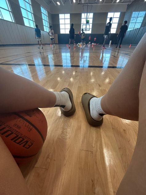 Regional, Basketball Practice Aesthetic, Fake Basketball Snap, Basketball Asthetic Picture, Shoes Pfp, Basketball Pfp, Basketball Vibes, Dump Pictures, Basketball Aesthetic