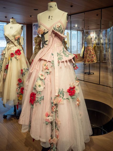 Inside the Alexander McQueen exhibition, Roses - It's A Danielle Life Haute Couture, Couture, Alexander Mcqueen Rose Dress, Alexander Mcqueen Flower Dress, Alexander Mcqueen Flowers, Flower Runway Fashion, Flower Haute Couture, Alexander Mcqueen Dress Haute Couture, Green Whimsical Dress