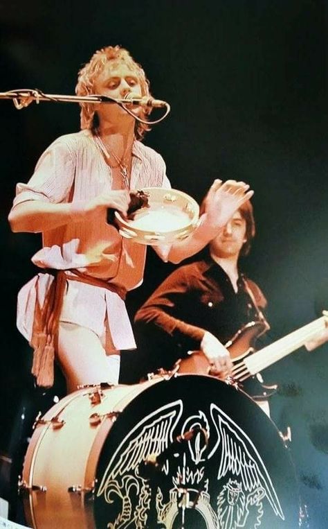 Roger Taylor and John Deacon live on stage on the North American 'News Of The World' tour in November/December 1977. The Black Queen, Roger Taylor Queen, Girly Hair, Queen Ii, A Night At The Opera, Ben Hardy, Queen Photos, Roger Taylor, Queen Pictures