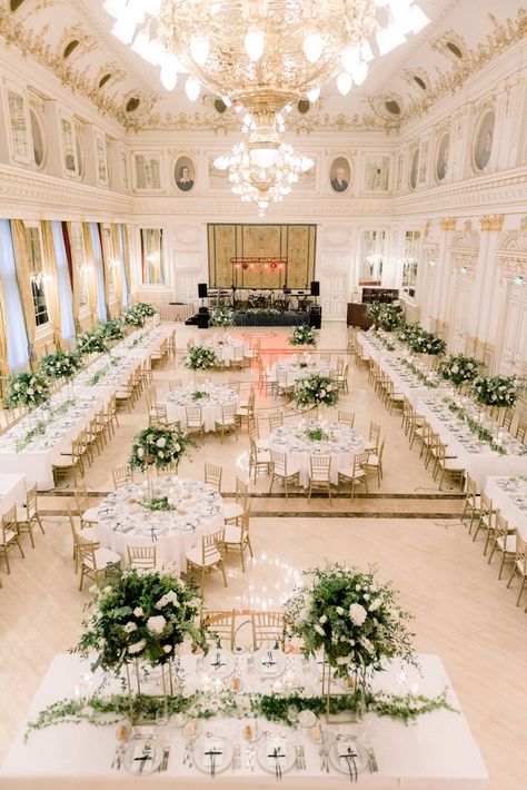 Royal Wedding Venue Ideas, Royal Venues For Weddings, Wedding Ceremony At Tables, Wedding Venues Indoor Decor, Wedding In A Ballroom, Classic Wedding Set Up, Dinner Wedding Decoration, Dreamy Wedding Reception Indoor, Wedding Venues Hotel