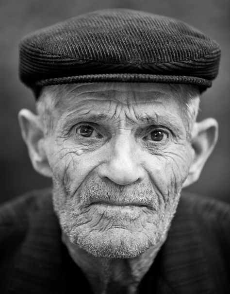 Black & White Portraits of Old Men Old Man Face, Old Man Portrait, Men's Portrait Photography, Profile Photography, Emile Zola, Photography Men, Old Portraits, Old Faces, Bw Photography