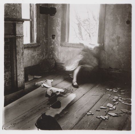 Francesca Woodman's Playful Darkness Coven, Internal Conflict, Francesca Woodman, Photographer Profile, Foto Art, White Picture, Long Exposure, Foto Inspiration, Black And White Pictures