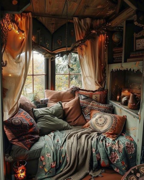 Bed Rooms Design Modern Luxury, Cozy Eclectic Bedroom, Earthy Bedroom Decor, Cozy Earthy Bedroom, Dark Boho Bedroom, Boho Homes, Dark Boho Living Room, Women Cave, Cozy Boho Bedroom