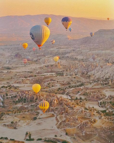 Travel Diaries on Instagram: “Bucket list! ✔️” Kusadasi, Pamukkale, Camargue, Turkey Vacation, Vacation Photography, Cappadocia Turkey, Hot Air Balloon Rides, Instagram Ideas Photography, Dream Travel Destinations