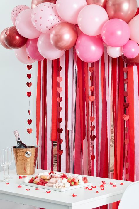 Valentines Theme Party, Galentines Day Ideas, Valentines Brunch, Valentine Backdrop, Valentines Birthday Party, Valentines Bricolage, Valentines Baby Shower, Valentines Party Decor, Diy Valentine's Day Decorations