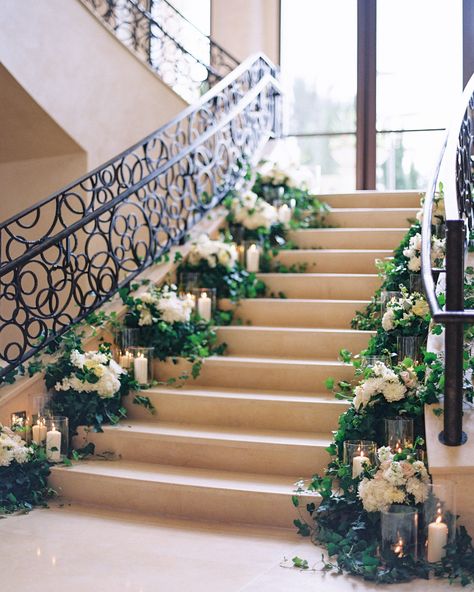 Flowers Stairs, Wedding Staircase Decoration, Staircase Decoration Ideas, Evening Wedding Ceremony, Wedding Stairs, Staircase Decoration, Wedding Staircase, Pillar Candles Wedding, Candles Flowers