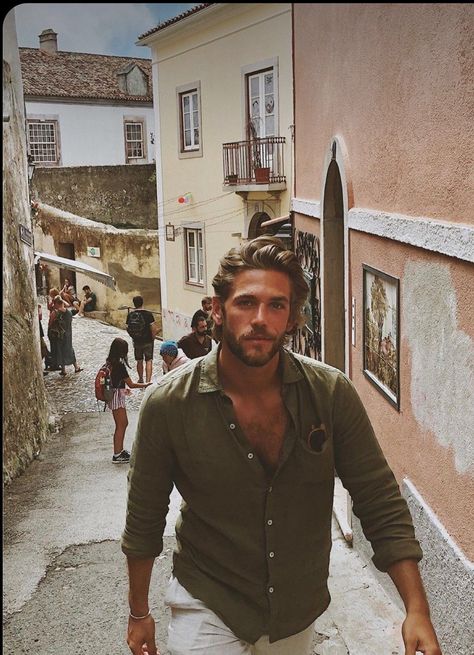 Artsy Guy, Ben Dahlhaus, Tan Men, Mens Summer Outfits, Mens Casual Outfits Summer, Stylish Men Casual, Look Man, Italian Men, Mode Masculine