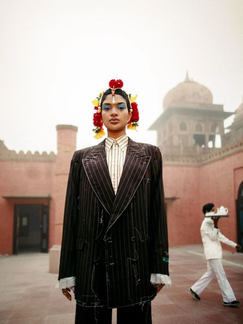 Through considered natural light and delicate colours, Farhan Hussain tells his subjects’ authentic stories Desert Aesthetic Fashion, Street Style India, Indian Retro, Artistic Fashion Photography, Creative Fashion Photography, Photographie Inspo, Indian Photoshoot, Magazine Editorial, Vogue India