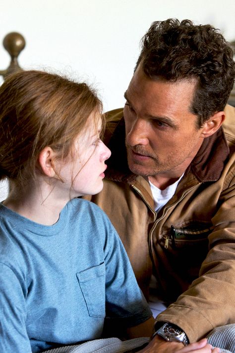 Matthew Mcconaughey Interstellar, Interstellar 2014, Chris Nolan, Interstellar Movie, Space Movies, Mackenzie Foy, Foreign Movies, Father And Daughter, Christopher Nolan