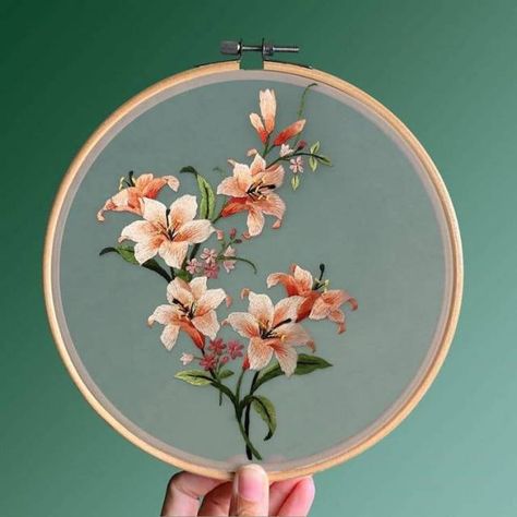 Beautiful silk embroidery using traditional Chinese technique – Gud Punch Japanese Embroidery, Cross Stitch Embroidery Designs, Chinese Embroidery, Chinese Design, Have Inspiration, Chinese Artists, Hand Embroidery Art, Flower Embroidery Designs, Hand Embroidery Stitches