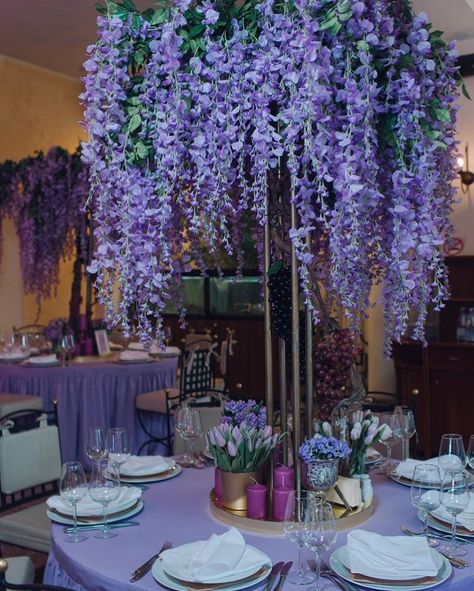 Wisteria flower wedding centerpiece Wisteria Flower Decoration, Wisteria Centerpiece Floral Arrangements, Wedding Wisteria Decor, Wisteria Centerpiece Wedding, Wisteria Centerpiece, Wisteria Wedding Colors, Tall Wedding Vases, Flower Arrangements For Church, Wisteria Vines