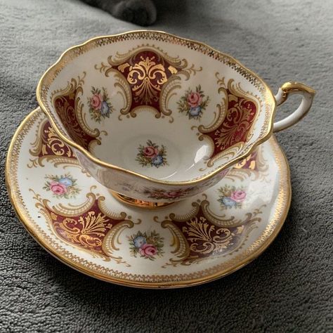 Fancy Tea Cups, Fancy Cup, Fine Dinnerware, Antique Tea Sets, Pretty Tea, Vintage Tea Sets, Pretty Tea Cups, Antique Tea Cups, Antique Dishes