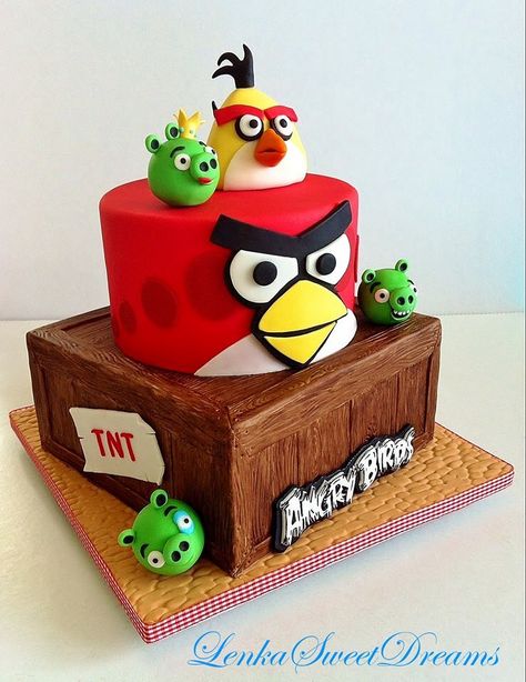 Angry birds cake... Bird Birthday Parties, Birds Cake, Angry Birds Cake, Angry Birds Party, Bird Birthday, Themed Birthday Cakes, Angry Bird, Decorated Cakes, Girl Cake