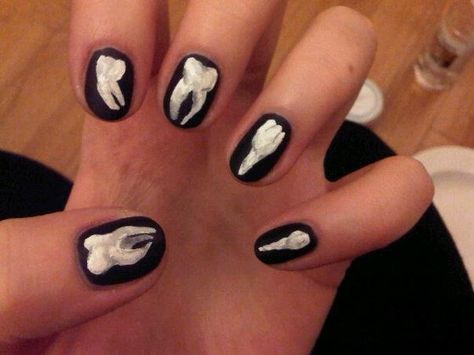 Molars, incisors, and canines at your finger tips. Drain Nails, Goth Nails Short, Alternative Nails Designs, Album Cover Nails, Creepy Nail Art, Bug Nails, Gothic Nail Art, Halloween Nails Easy, Cute Halloween Nails