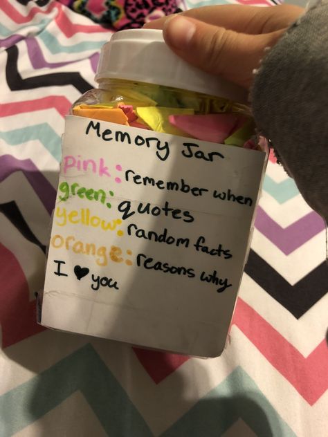 Gift For School Friends, Gift Jar Ideas For Best Friend, Gifts To Give Your Best Friend When They Move, Gifts For Friends Who Moved Away, What To Get Your Best Friend For Birthday, Cute Notes To Leave Your Best Friend, Going Away Best Friend Gifts, Best Friend Jar Notes Ideas, Gift Ideas For Friend Who Is Leaving