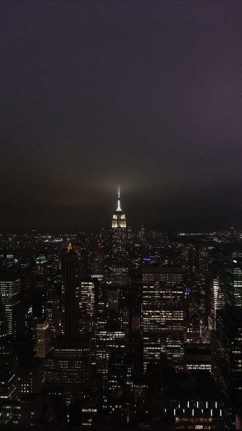 Top of the Rock, New York City Nyc Wallpapers Aesthetic, Nyc Wallpaper Iphone Night City Lights, Raining City Night, Rich Asthetic Picture Wallpaper, New York Dark Wallpaper, New York Aesthetic Wallpaper Night, Nyc Iphone Wallpaper Aesthetic, Wallpaper Iphone Outside, New York Background Wallpapers