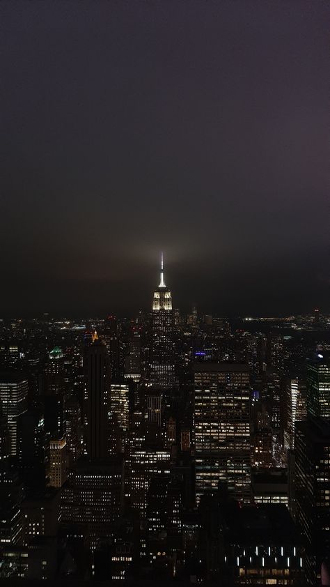 Top of the Rock, New York City New York Dark Wallpaper, Nyc Wallpaper Iphone Night City Lights, Nyc Iphone Wallpaper Aesthetic, Rich Asthetic Picture Wallpaper, Blurred City Background, Raining City Night, Wallpapers For Black Iphone, New York Aesthetic Wallpaper Night, Aesthetic City Wallpaper Night