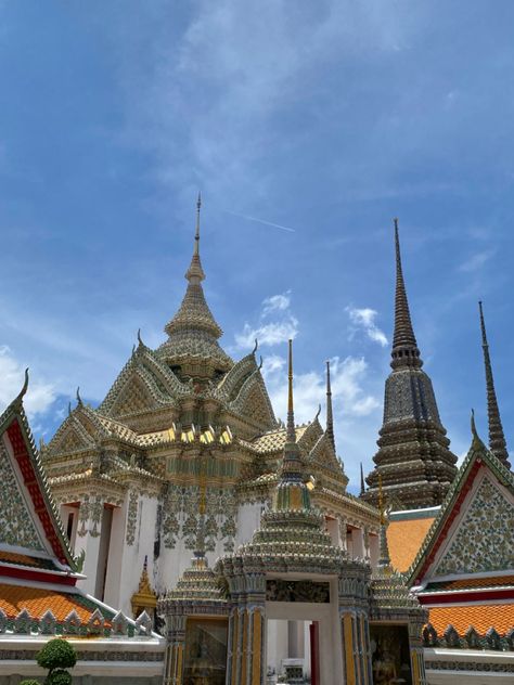 #thailand #bangkok #travel #aesthetic #temple Thailand Temple Aesthetic, Thailand Summer Aesthetic, Backpacking Asia Aesthetic, Thailand Bangkok Aesthetic, Asia Travel Aesthetic, Thailand Travel Aesthetic, Bangkok Thailand Aesthetic, Aesthetic Temple, Thai Lifestyle