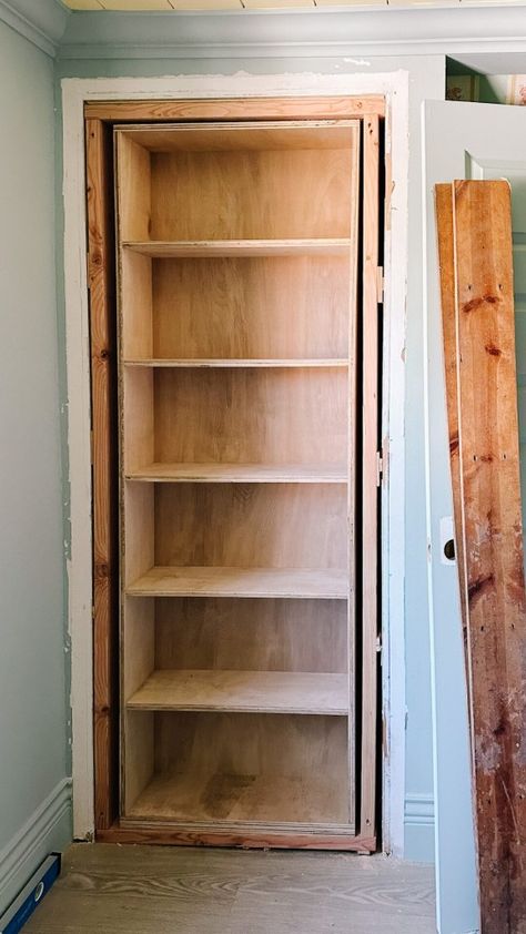 Diy Bookshelf Door, Secret Door Bookshelf, Bookcase Door Diy, Hidden Bookshelf Door, Hidden Door Ideas, Hidden Bookcase, Hidden Door Bookcase, Hidden Closet, Bookshelf Door