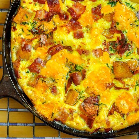 Potato Bacon Cheddar Frittata - This satisfying & tasty frittata is an ideal, easy brunch idea. This recipe uses potatoes; leftover cooked pasta works too. Essen, Thermomix, Western Frittata Recipes, Cheddar Frittata, Bacon Frittata, Best Scone Recipe, Potato Bacon, Cooked Pasta, Roasted Potato Recipes