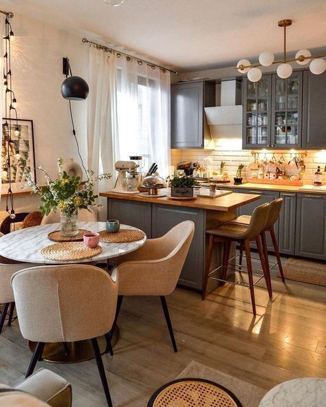 Discower - So Beautiful 💕💕💕 Small Cozy Dining Room, Cozy Dining Room Ideas, Cosy Interior Design, Open Living Room And Kitchen, Layout Kitchen, Makeover Kitchen, Wallpaper Kitchen, Open Plan Kitchen Dining Living, Open Kitchen And Living Room