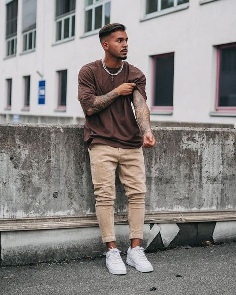 LUCA DE BRITO | MENSWEAR on Instagram: "Brown & beige ✌🏼🤎 Back with some casual stuff today - I hope you like this look 😎🫶🏼 ________ #casuallooks #casualstyle" Brown And Beige Men Outfit, Camisa Cafe Hombre Outfit, Canvas Shoes Outfit, Black And Brown Outfit, Mens Workout Outfits, College Outfits Men, Outfits Beige, Guys Fashion Casual, Man Outfits