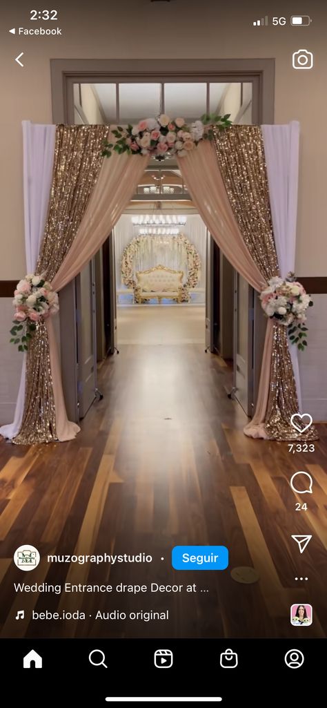 Quincenera Salon Decorations, Quince Entrance Decorations, Quinceanera Decorations Rose Gold, White Gold Quinceanera Theme, Quinceanera Arch Ideas, Quinceanera Centerpieces Green, Quince Dinner Ideas, Sweet 16 Head Table Ideas, White And Gold Quinceanera Cake