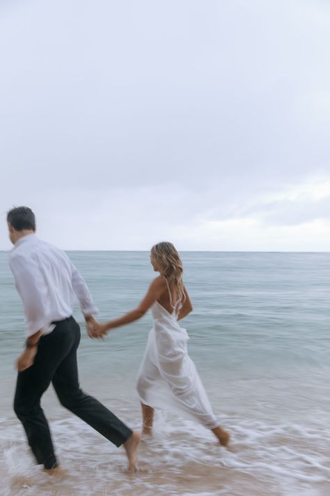 Engagment Nature Photos, Elopement Photography Beach, Engagement Photos Poses Beach, Playful Engagement Photos, Engagement Photo Shoot Poses, Rainy Beach, Engagement Photo Shoot Beach, Beach Wedding Pics, Beach Couples Photoshoot