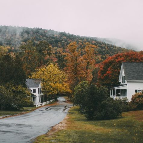 quintessential New England in the fall Nature, Autumn Rain, Nature Garden, Autumn Cozy, Autumn Aesthetic, Autumn Photography, Cozy Fall, Hello Autumn, Autumn Inspiration