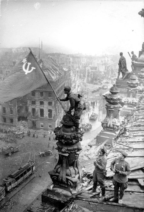 Red Army soldier Mikhail Alekseevich Yegorov of Soviet 756 Rifle Regiment flying the Soviet flag over the Reichstag, Berlin, Germany, 2 May 1945, photo 2 of 2; Meliton Kantaria and another watching nearby Vojenský Humor, Wojskowy Humor, Perang Dunia Ii, Foto Langka, Wwii Photos, Soviet Army, Soviet Art, Army Soldier, History Photos