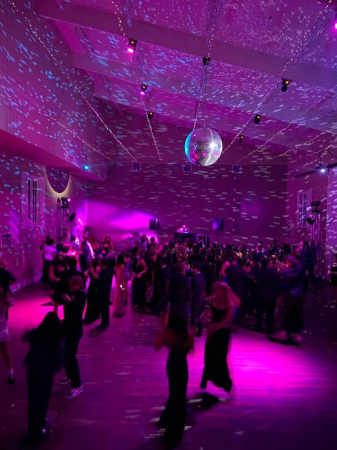 18th Birthday Club Party, Euphoria Prom Aesthetic, Euphoria Prom Decoration, Prom Themes Disco, Night Club Sweet 16 Party Ideas, Prom School Decoration, Y2k Dance Theme, Nightclub Themed Party, Euphoric Prom Theme