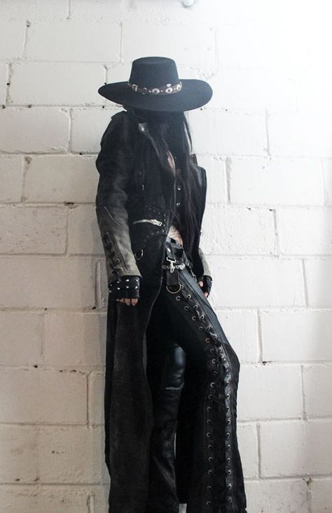 Goth Cowboy, Cowboy Aesthetic, Fest Outfits, Wilde Westen, Rock Punk, Gothic Outfits, Mode Inspo, Dark Fashion, Character Outfits