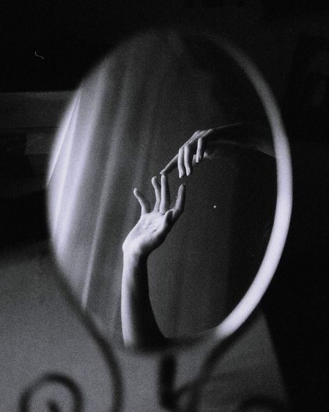 Chantal Convertini Film Noir Photography, Light And Shadow Photography, Filmmaking Inspiration, Photography Female, Dark Portrait, Vintage Lenses, Photo Class, 35mm Photography, Film Photography 35mm