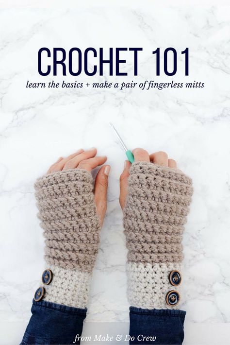 If you’ve ever wanted to learn how to crochet, even if you’ve never picked up a hook, this beginner video course is for you! Learn all the fundamentals of crochet while making a modern and cozy pair of fingerless mitts. Crochet Hand Warmers, Crochet Mittens Pattern, Crochet 101, شال كروشيه, Confection Au Crochet, Crochet Gloves Pattern, Crochet Simple, Gloves Pattern, Fingerless Mitts