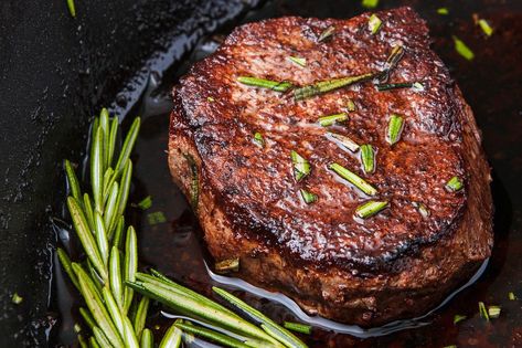 How to Cook the Perfect Filet Mignon - Delish.com Black Beans, Steak Recipes, Grilling Recipes, Best Filet Mignon Recipe, Perfect Filet Mignon, Resep Steak, Filet Mignon Recipes, Skirt Steak, Meat Dishes