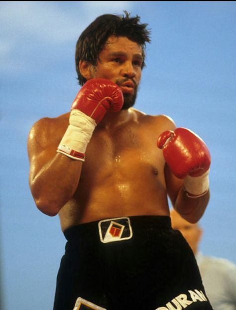 Roberto Duran. Boxing Poses, Basket Shorts, Boxing Photos, Roberto Duran, Boxing Legends, Usmc Quotes, Roberto Durán, Boxing Techniques, Fighter Art