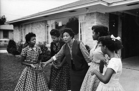 Daisy Bates and Four of the Little Rock Nine | Photograph ... Los Angeles, Modern History, Daisy Bates, American High School, Coloured People, Breathtaking Photography, Civil Rights Leaders, Vintage Black Glamour, Gone Girl