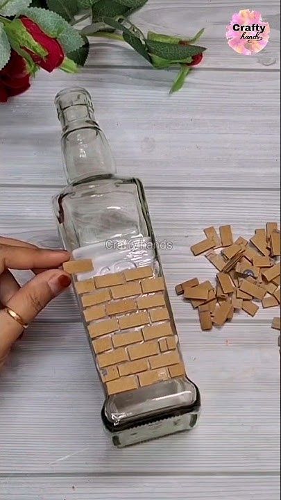 Bottle Art Tutorial, Diy Bottles Ideas, Diy Painted Bottles Ideas, Painted Glass Bottles Diy Ideas, Wine Bottle Decor Ideas Creative, Craft Bottle Ideas, Old Bottle Ideas, Wine Bottle Art Projects, Bottle Creative Ideas